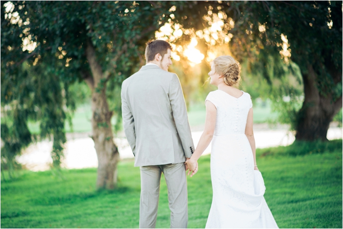 Sunny Southern California Wedding at the Redlands LDS Temple by wedding photographer Hillary Muelleck // https://hillarymuelleck.com 