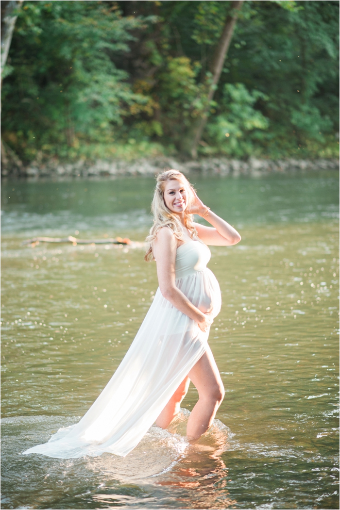 Swatara Creek Lifestyle Maternity Photoshoot with Fine Art Pennsylvania Photographer Hillary Muelleck // hillarymuelleck.com