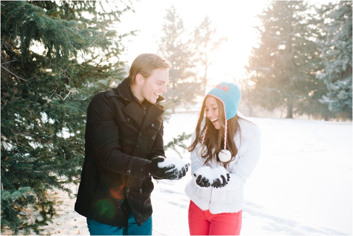Snowy Winter Engagement Session by Hillary Muelleck Photography || hillarymuelleck.com