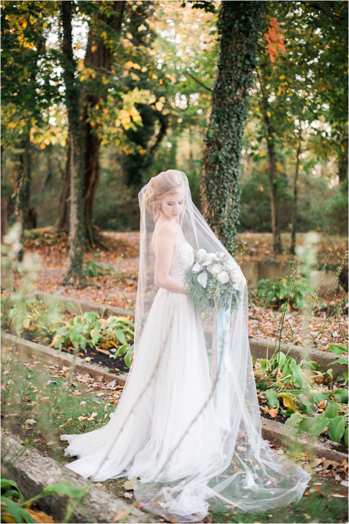 Modern Cinderella Wedding Inspiration by Hillary Muelleck Photography // hillarymuelleck.com