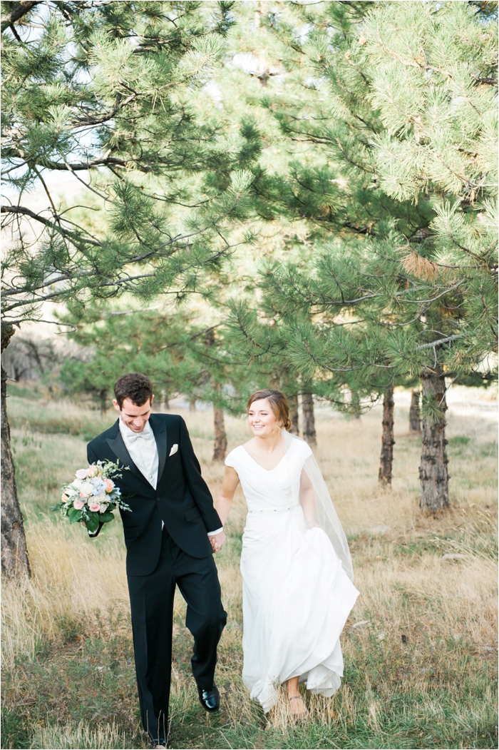 Emotional First Look at a Utah Destination Wedding by Hillary Muelleck Photography || hillarymuelleck.com