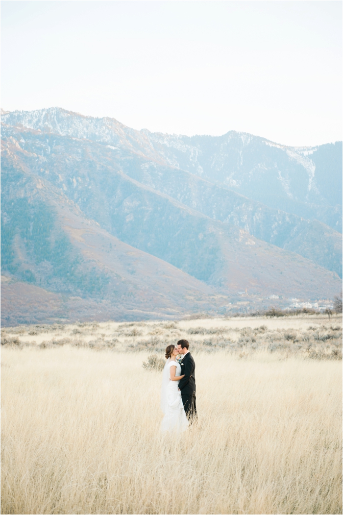 Emotional First Look at a Utah Destination Wedding by Hillary Muelleck Photography || hillarymuelleck.com