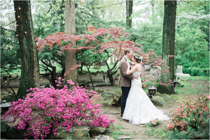 Lovely Lauxmont Farms Wedding in the Cobblestone Courtyard by Hillary Muelleck Photography || hillarymuelleck.com