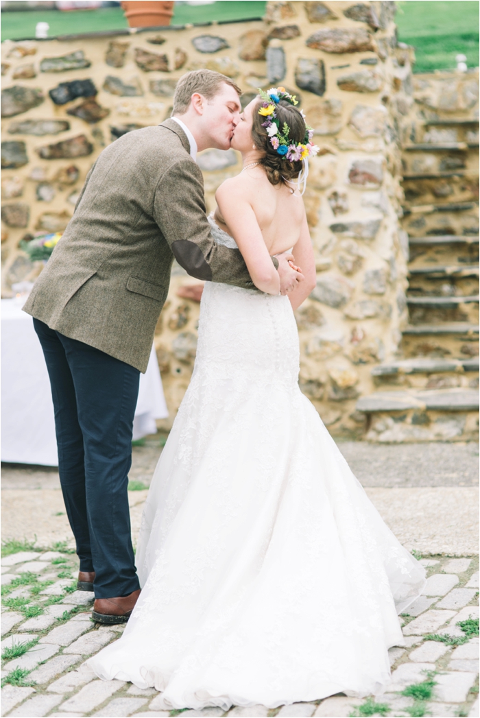 Lovely Lauxmont Farms Wedding in the Cobblestone Courtyard by Hillary Muelleck Photography || hillarymuelleck.com