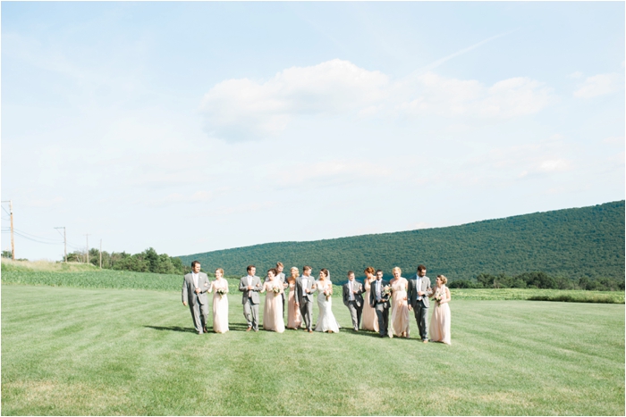 Romantic, Summer Pennsylvania Wedding by Hillary Muelleck Photography || hillarymuelleck.com