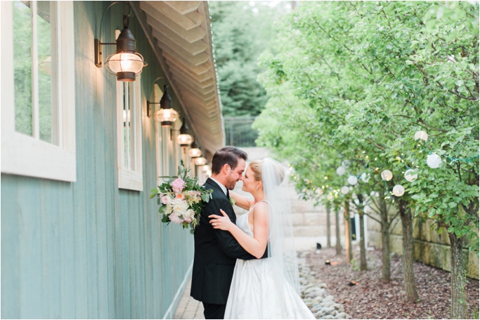 Summer, Lake House Inn Wedding by Hillary Muelleck Photography || hillarymuelleck.com