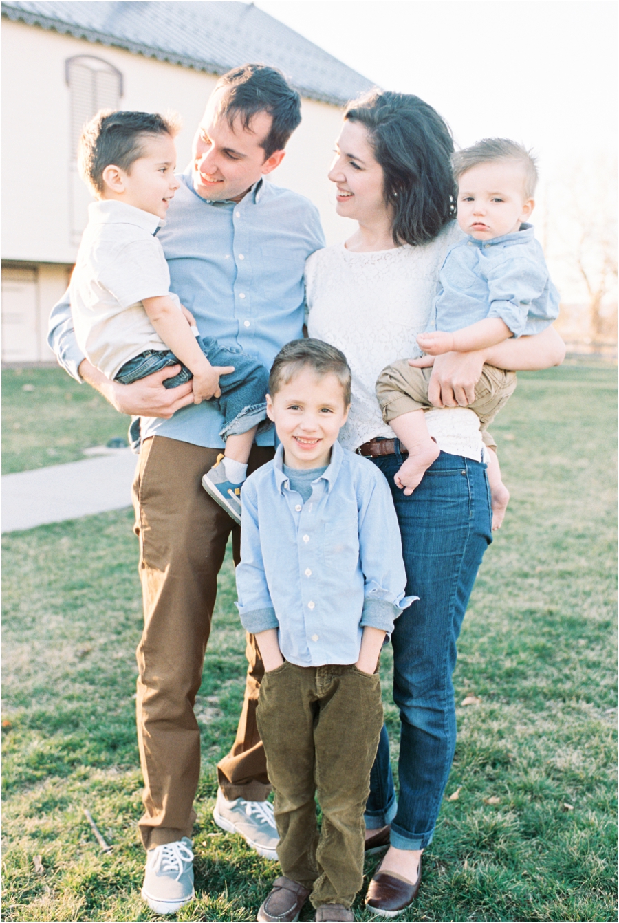 Heartfelt Family Photography at the Fort Hunter Mansion by Hillary Muelleck Photography || hillarymuelleck.com